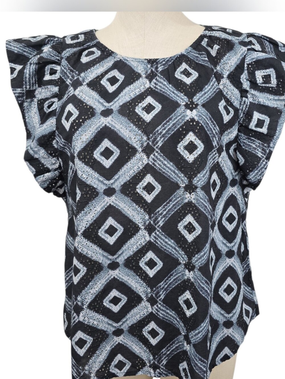Evereve Oaklynn Eyelet Top Shirt Blue Diamond Flutter Sleeve Size Medium NWT
